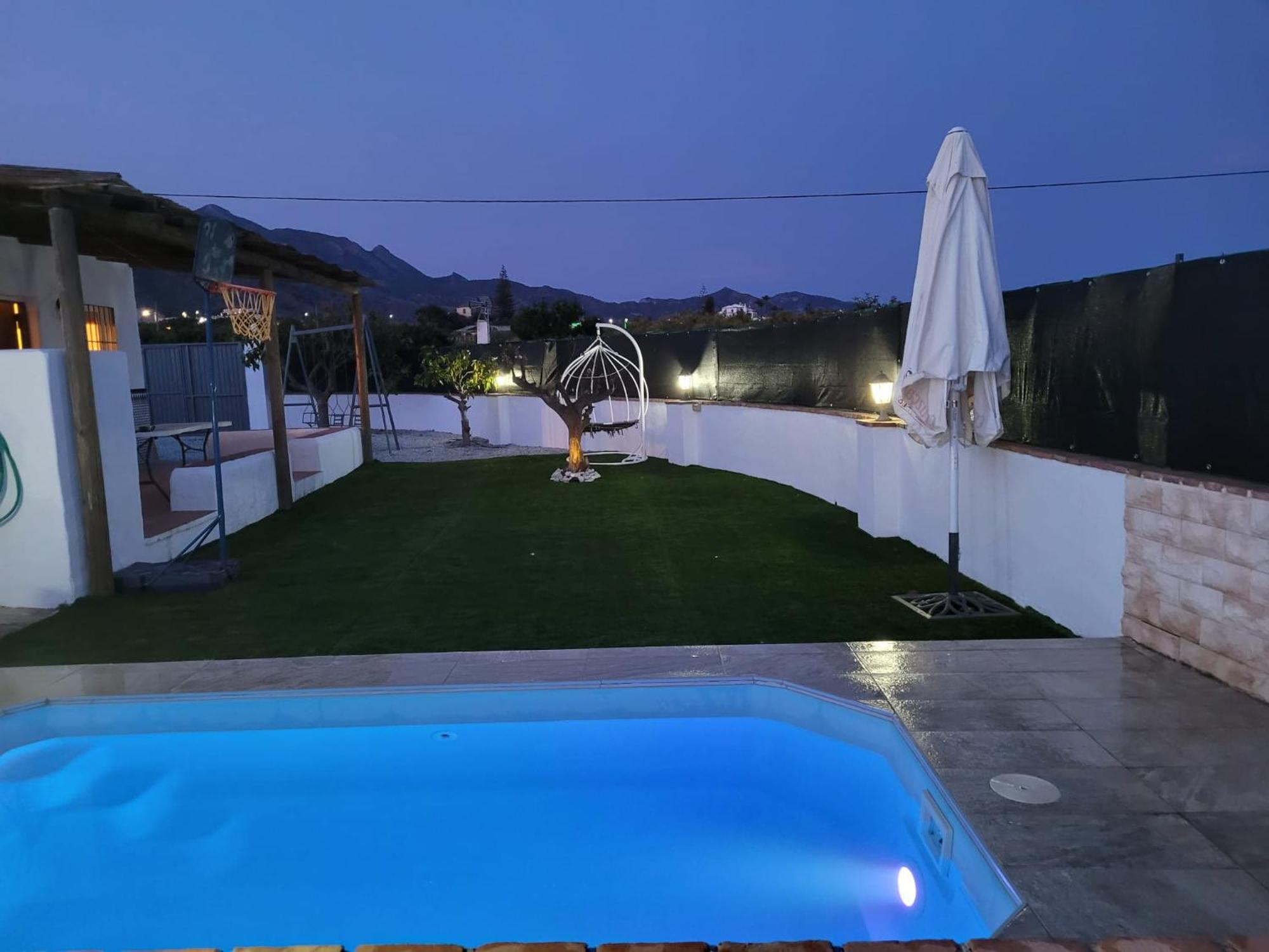 Con Piscina Y Barbacoa En 4 Personas Semesterbostad