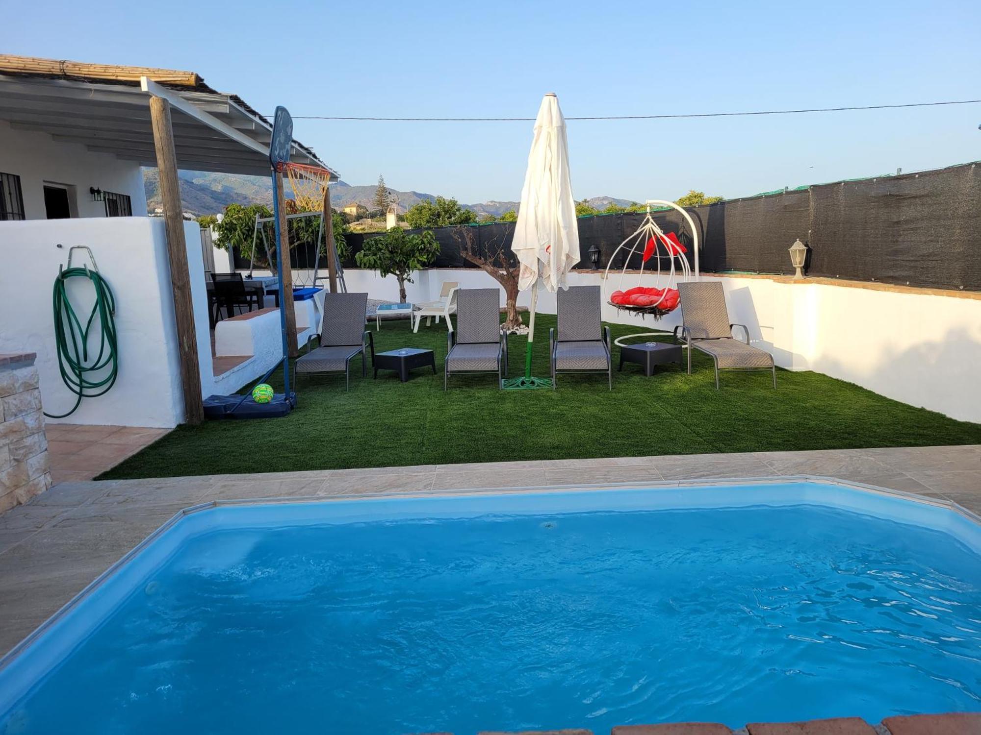 Con Piscina Y Barbacoa En 4 Personas Semesterbostad Nerja